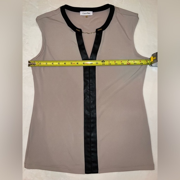 Calvin Klein Taupe Sleeveless Blouse Faux Leather Trim & Chain Detail – Size M - Picture 6 of 7